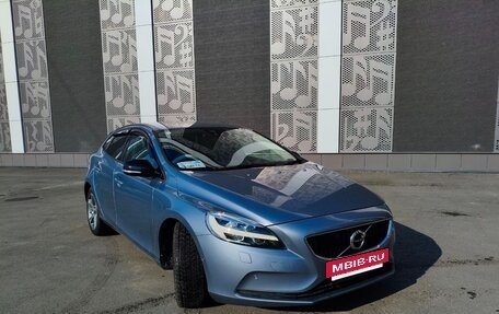 Volvo V40 II рестайлинг, 2016 год, 1 000 000 рублей, 2 фотография