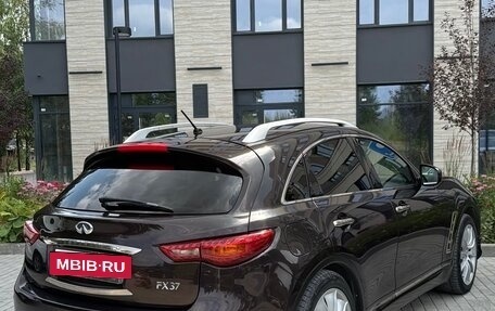 Infiniti FX II, 2012 год, 2 100 000 рублей, 3 фотография