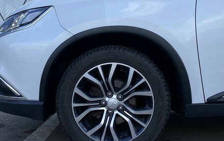 Mitsubishi Outlander III рестайлинг 3, 2017 год, 1 439 000 рублей, 9 фотография
