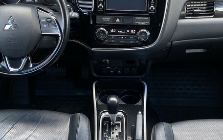 Mitsubishi Outlander III рестайлинг 3, 2017 год, 1 439 000 рублей, 13 фотография