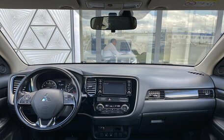 Mitsubishi Outlander III рестайлинг 3, 2017 год, 1 439 000 рублей, 11 фотография