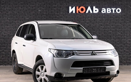 Mitsubishi Outlander III рестайлинг 3, 2014 год, 1 200 000 рублей, 3 фотография