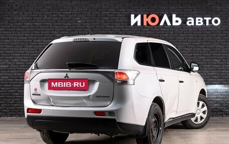 Mitsubishi Outlander III рестайлинг 3, 2014 год, 1 200 000 рублей, 4 фотография
