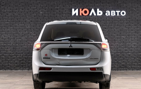 Mitsubishi Outlander III рестайлинг 3, 2014 год, 1 200 000 рублей, 5 фотография