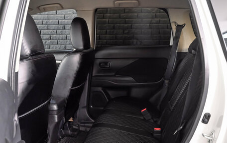 Mitsubishi Outlander III рестайлинг 3, 2014 год, 1 200 000 рублей, 13 фотография