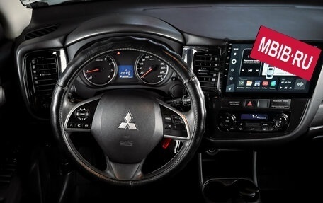 Mitsubishi Outlander III рестайлинг 3, 2014 год, 1 200 000 рублей, 9 фотография