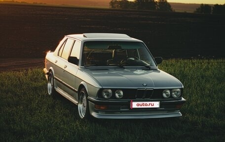 BMW 5 серия, 1985 год, 520 000 рублей, 1 фотография