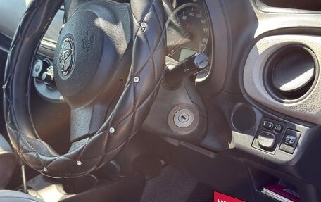 Toyota Vitz, 2013 год, 620 000 рублей, 24 фотография