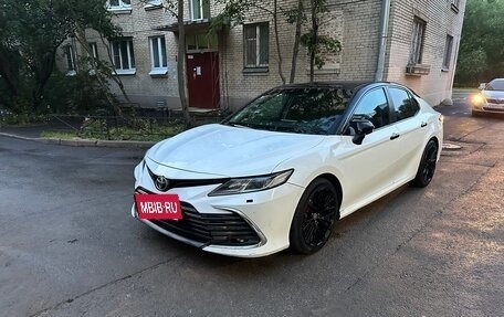 Toyota Camry, 2021 год, 1 900 000 рублей, 3 фотография
