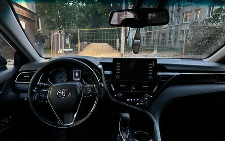 Toyota Camry, 2021 год, 1 900 000 рублей, 7 фотография