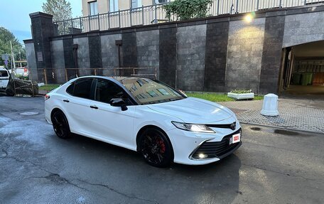 Toyota Camry, 2021 год, 1 900 000 рублей, 10 фотография