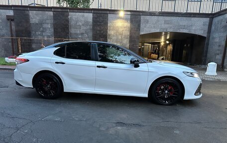 Toyota Camry, 2021 год, 1 900 000 рублей, 9 фотография