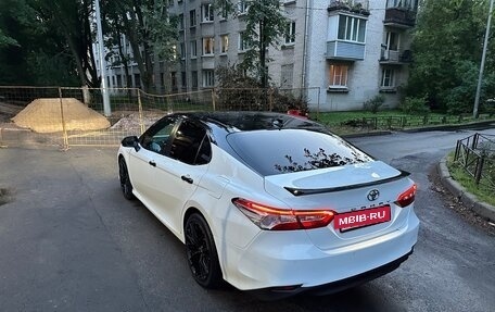 Toyota Camry, 2021 год, 1 900 000 рублей, 8 фотография