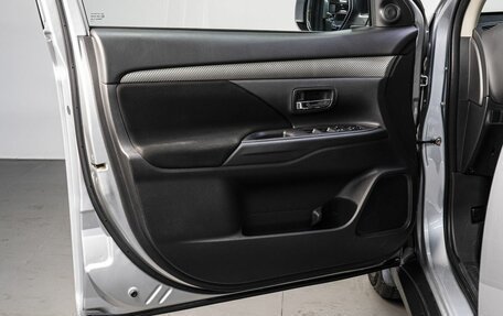 Mitsubishi Outlander III рестайлинг 3, 2014 год, 1 699 000 рублей, 11 фотография