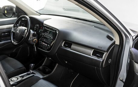 Mitsubishi Outlander III рестайлинг 3, 2014 год, 1 699 000 рублей, 15 фотография