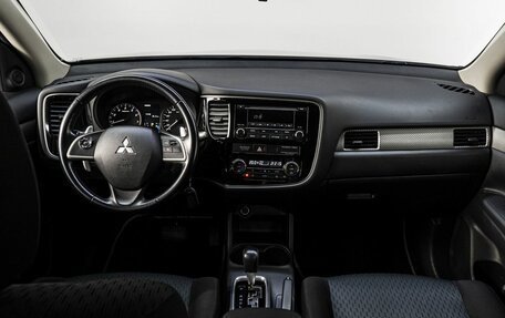 Mitsubishi Outlander III рестайлинг 3, 2014 год, 1 699 000 рублей, 17 фотография