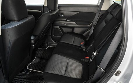 Mitsubishi Outlander III рестайлинг 3, 2014 год, 1 699 000 рублей, 14 фотография