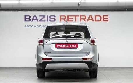 Mitsubishi Outlander III рестайлинг 3, 2014 год, 1 699 000 рублей, 7 фотография