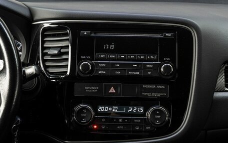 Mitsubishi Outlander III рестайлинг 3, 2014 год, 1 699 000 рублей, 19 фотография