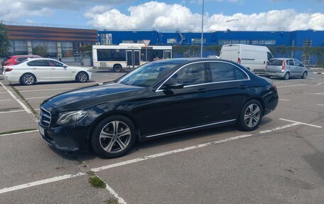 Mercedes-Benz E-Класс, 2019 год, 2 300 000 рублей, 1 фотография