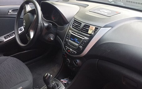 Hyundai Solaris II рестайлинг, 2014 год, 980 000 рублей, 10 фотография