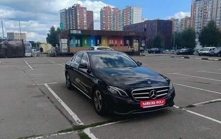 Mercedes-Benz E-Класс, 2019 год, 2 300 000 рублей, 4 фотография