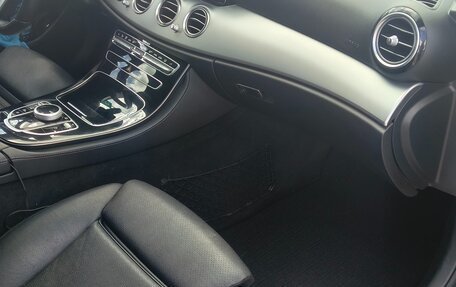Mercedes-Benz E-Класс, 2019 год, 2 300 000 рублей, 16 фотография