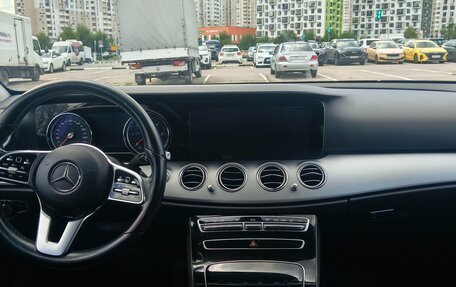 Mercedes-Benz E-Класс, 2019 год, 2 300 000 рублей, 13 фотография