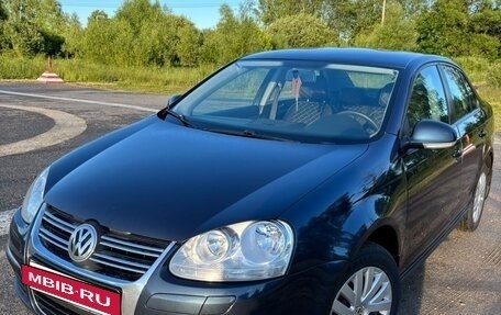 Volkswagen Jetta VI, 2010 год, 820 000 рублей, 2 фотография