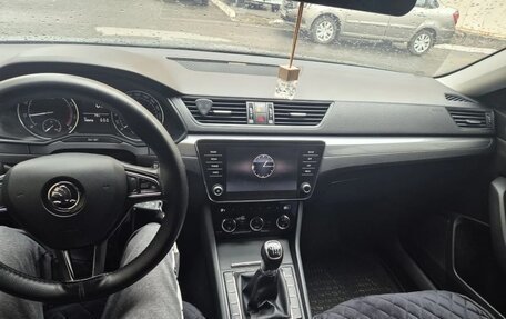 Skoda Superb III рестайлинг, 2018 год, 1 890 000 рублей, 2 фотография