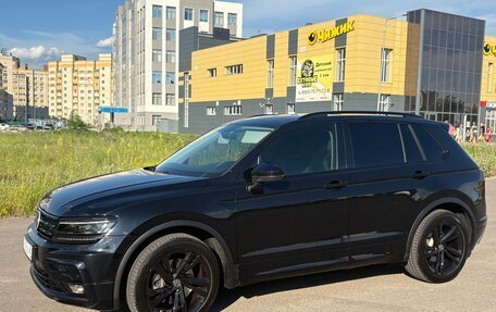 Volkswagen Tiguan II, 2017 год, 2 500 000 рублей, 3 фотография