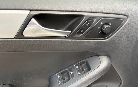 Volkswagen Jetta VI, 2012 год, 900 000 рублей, 10 фотография