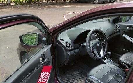 Hyundai Solaris II рестайлинг, 2012 год, 900 000 рублей, 5 фотография