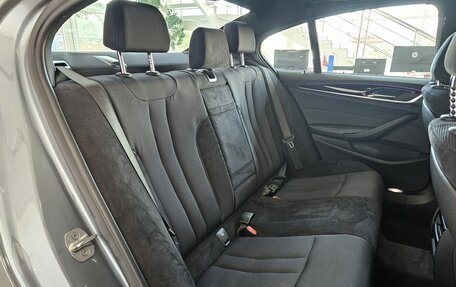 BMW 5 серия, 2018 год, 3 999 000 рублей, 17 фотография