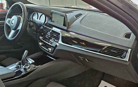 BMW 5 серия, 2018 год, 3 999 000 рублей, 20 фотография