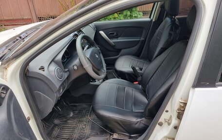 Renault Logan II, 2017 год, 350 000 рублей, 3 фотография
