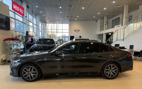 BMW 5 серия, 2025 год, 7 350 000 рублей, 10 фотография