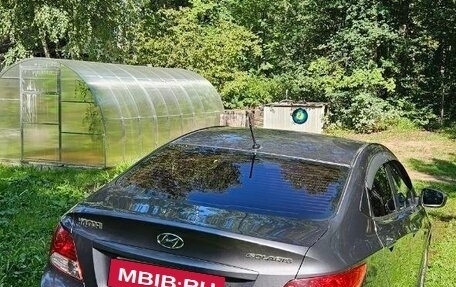 Hyundai Solaris II рестайлинг, 2011 год, 650 000 рублей, 1 фотография
