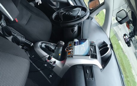 Toyota Verso I, 2011 год, 880 000 рублей, 12 фотография