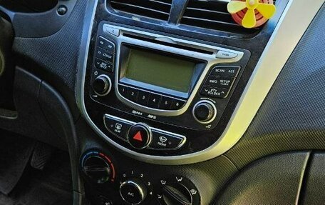 Hyundai Solaris II рестайлинг, 2011 год, 650 000 рублей, 6 фотография