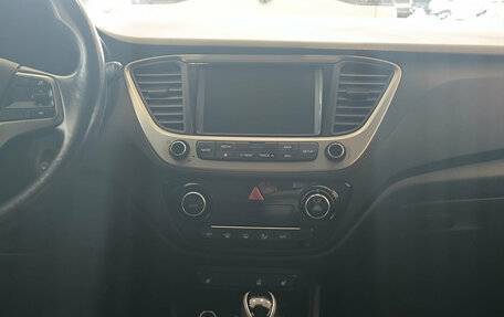 Hyundai Solaris II рестайлинг, 2017 год, 1 120 000 рублей, 15 фотография