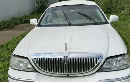 Lincoln Town Car III рестайлинг, 2005 год, 50 000 рублей, 2 фотография