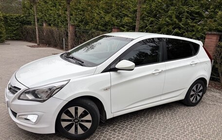 Hyundai Solaris II рестайлинг, 2015 год, 1 000 000 рублей, 3 фотография