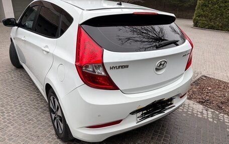 Hyundai Solaris II рестайлинг, 2015 год, 1 000 000 рублей, 4 фотография