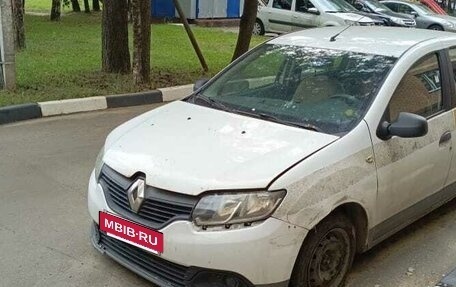Renault Logan II, 2017 год, 350 000 рублей, 2 фотография