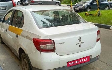 Renault Logan II, 2017 год, 350 000 рублей, 3 фотография