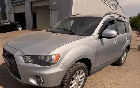 Mitsubishi Outlander III рестайлинг 3, 2011 год, 918 000 рублей, 2 фотография