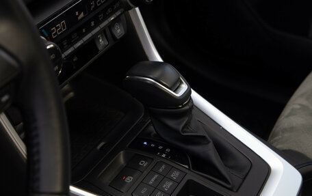 Toyota RAV4, 2025 год, 3 598 000 рублей, 13 фотография