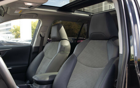 Toyota RAV4, 2025 год, 3 598 000 рублей, 17 фотография