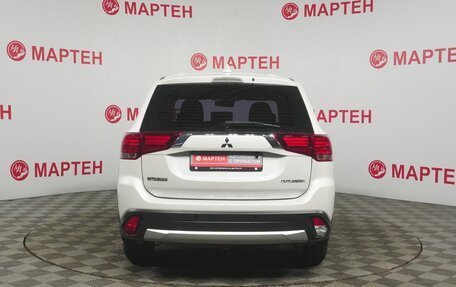 Mitsubishi Outlander III рестайлинг 3, 2017 год, 2 078 000 рублей, 6 фотография